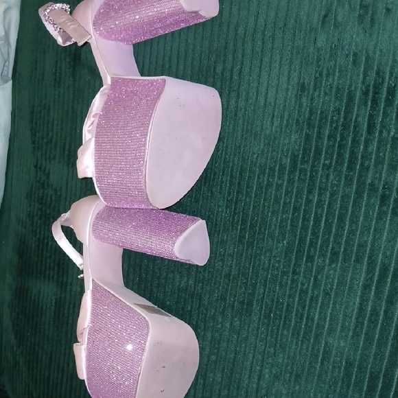 DOLLS KILL Elegant Lavender Platform Heels - Picture 2 of 4